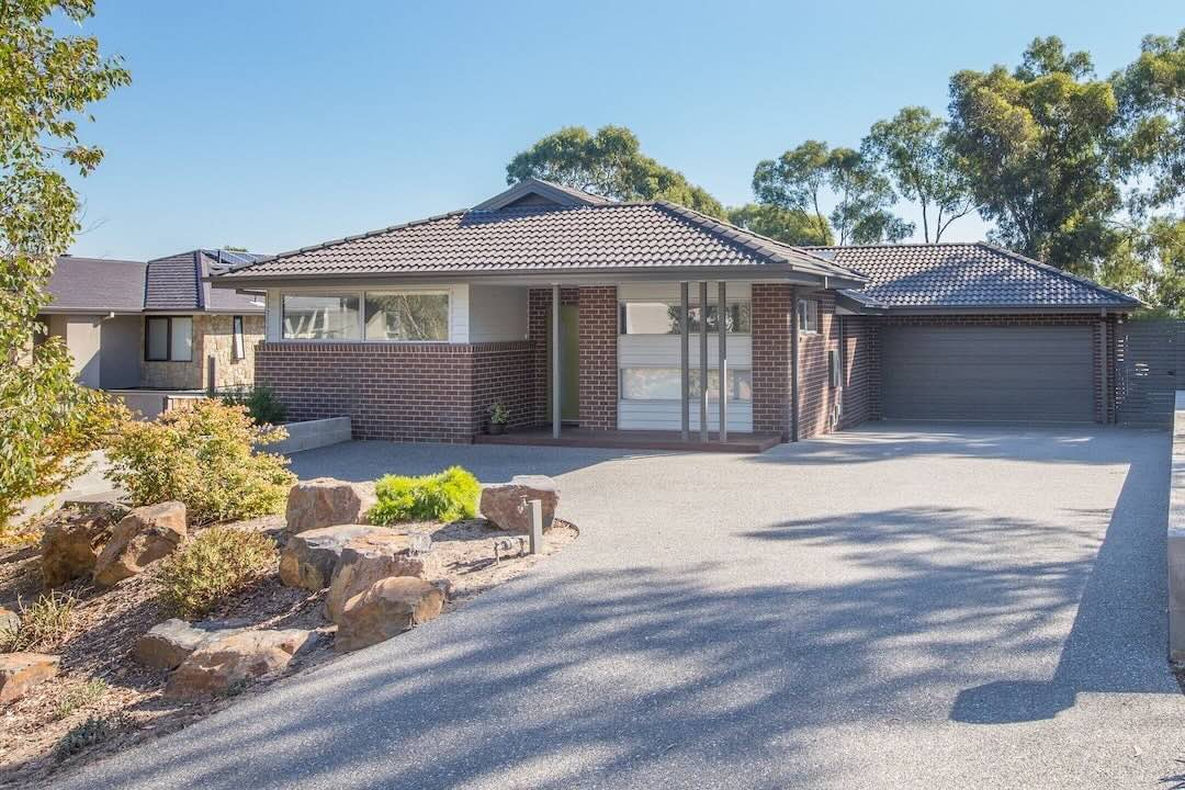 Melbourne exposed aggregate concrete driveways